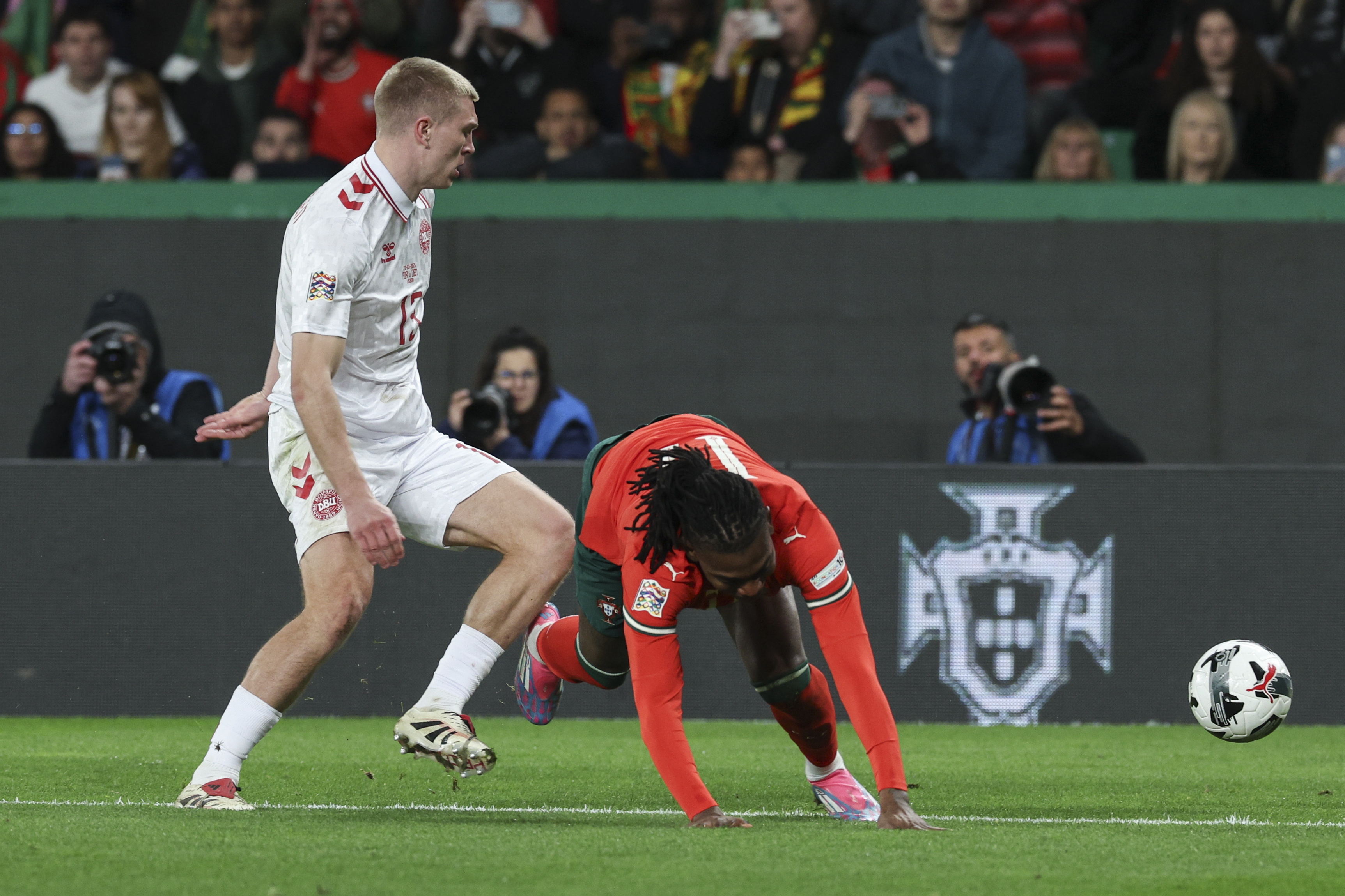 葡萄牙体育迎足总杯关键赛；冲刺阶段遗憾出局；底气十足；细节决定成败的简单介绍