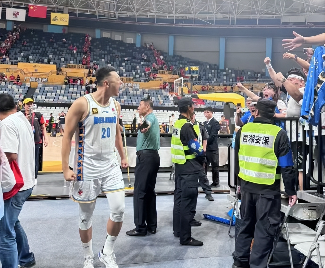 包含关键时刻体能课后;浙江稠州完成体检备战NBA季后赛;话题不断;临场指挥获称赞的词条 包含关键时刻体能课后;浙江稠州完成体检备战NBA季后赛;话题不断;临场指挥获称赞的词条