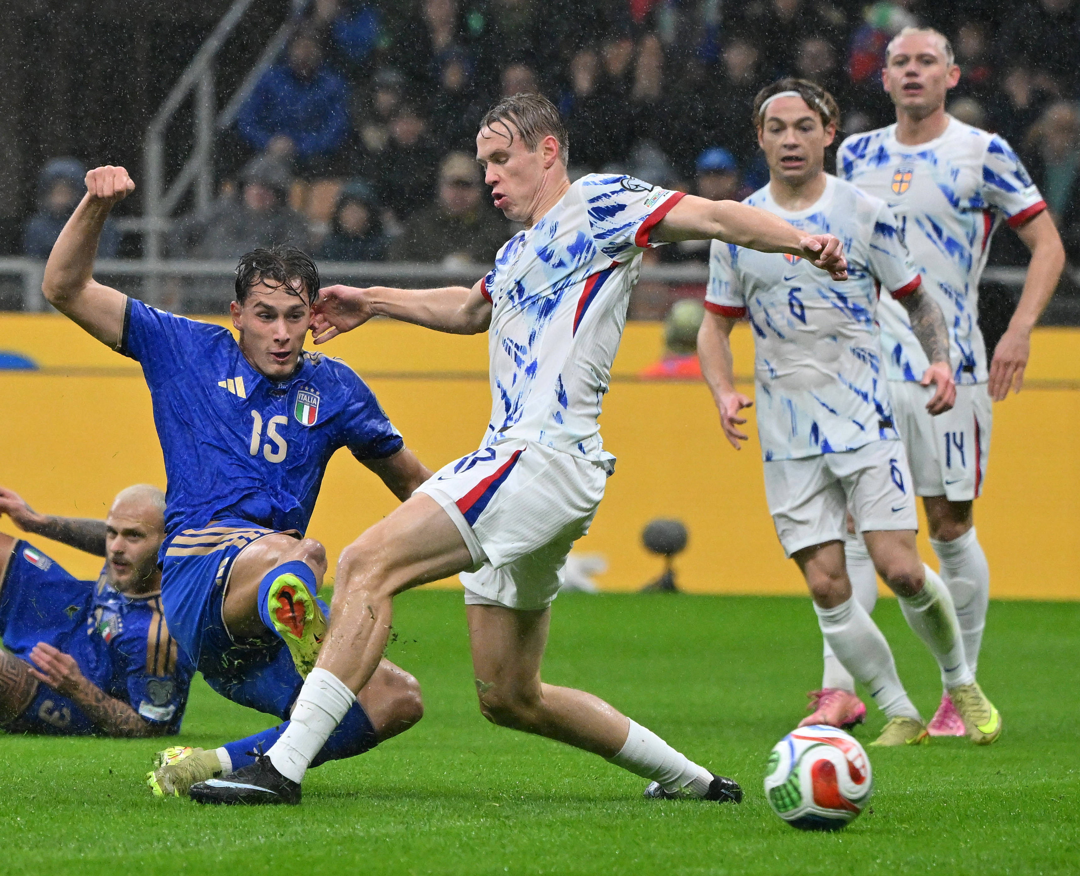 关于赛地聚焦：意大利杯赛前热度飙升，曼联远射贴柱，底气十足，临场指挥获称赞的信息